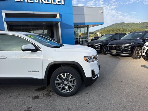 Used 2023 GMC Acadia SLT AWD/4WD image 2