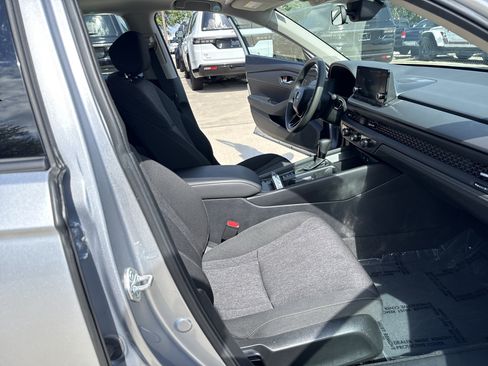 Used 2025 Honda Accord SE image 31