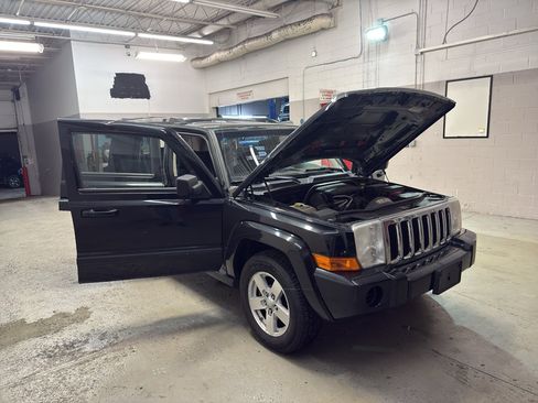 Used 2008 Jeep Commander Sport AWD/4WD image 9