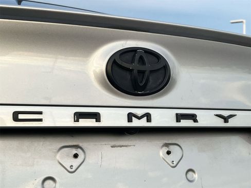 Used 2019 Toyota Camry SE image 12