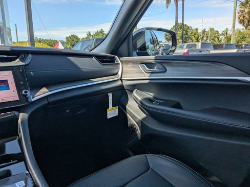 New 2026 Jeep Grand Cherokee L Limited AWD/4WD image 18