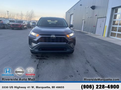 Used 2022 Toyota RAV4 LE image 2