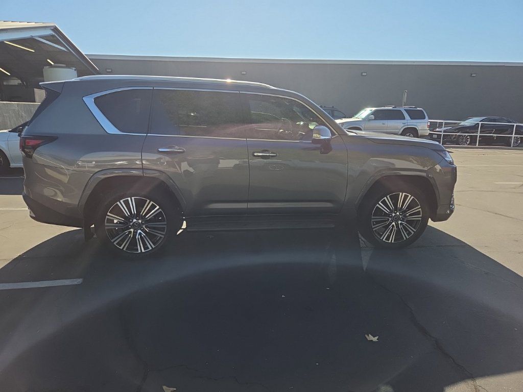 Used 2026 Lexus LX 600 4WD w/ Accessory Package (2T) image 6