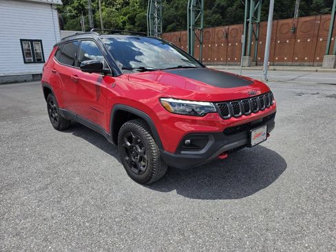 Used 2023 Jeep Compass Trailhawk w/ Trailhawk Elite Group AWD/4WD image 2