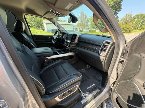 Used 2019 RAM 1500 Laramie AWD/4WD image 11