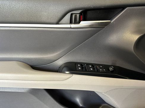 Used 2019 Toyota Camry LE FWD image 11