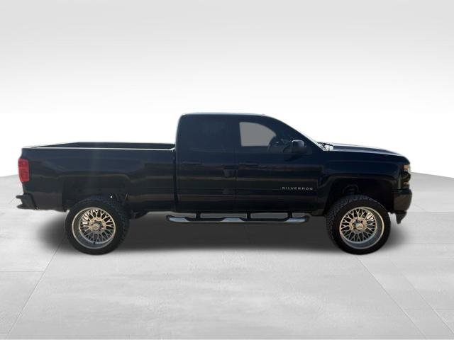 Used 2017 Chevrolet Silverado 1500 LT w/ All Star Edition AWD/4WD image 2