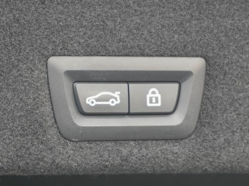 Certified 2022 BMW M760i xDrive w/ Luxury Rear Seating Package image 42