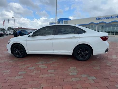 Used 2024 Volkswagen Jetta SE FWD image 8