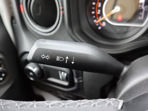 Used 2025 Jeep Wrangler Unlimited Rubicon AWD/4WD image 23