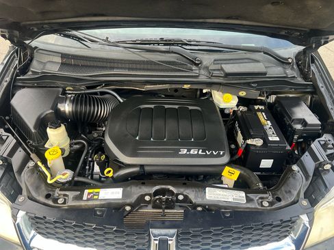 Used 2013 Dodge Grand Caravan SE image 25