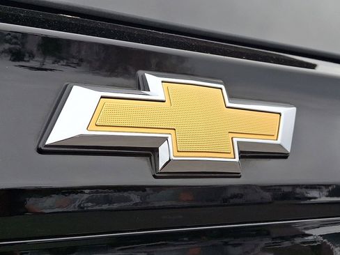 Certified 2025 Chevrolet Suburban LT w/ Comfort Package image 24