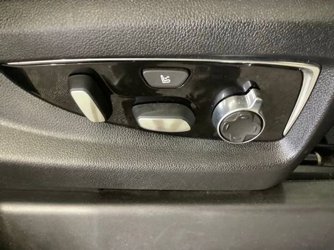 Used 2018 Cadillac Escalade Platinum AWD/4WD image 31