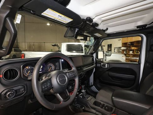 Used 2024 Jeep Wrangler Unlimited Rubicon image 9