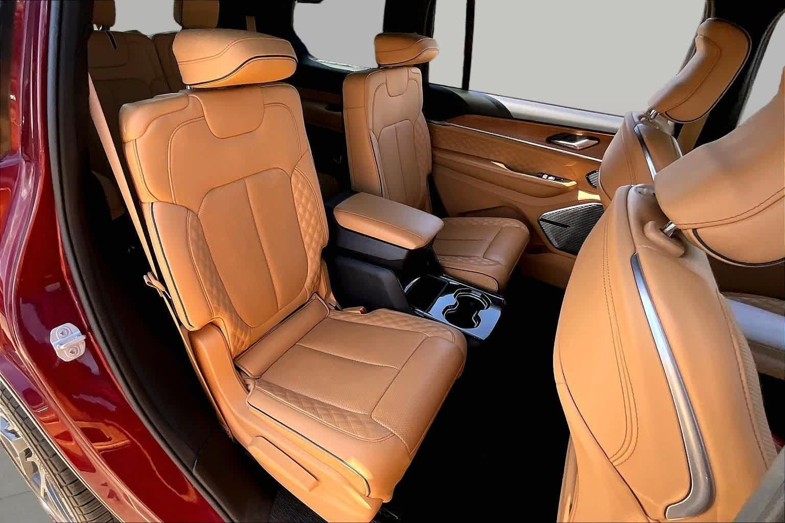 Used 2025 Jeep Grand Cherokee L Summit AWD/4WD image 21