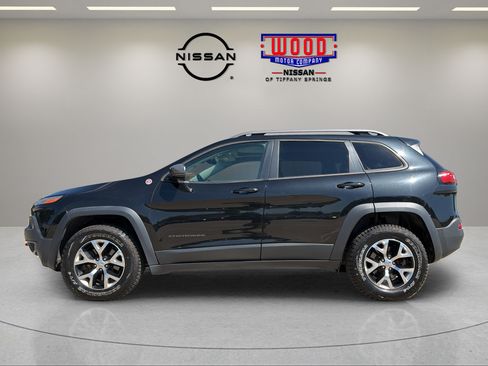 Used 2016 Jeep Cherokee Trailhawk w/ Comfort/Convenience Group AWD/4WD image 5