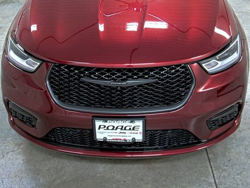 Used 2023 Chrysler Pacifica Limited w/ S Appearance Package image 16