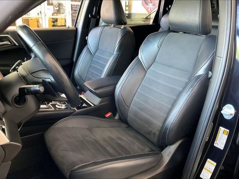 Used 2024 Mitsubishi Outlander SE FWD image 3