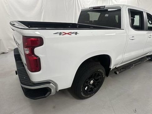 Used 2022 Chevrolet Silverado 1500 LT AWD/4WD image 3