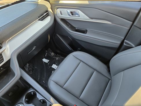 New 2026 Ford Explorer Active image 15