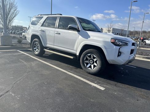 Used 2019 Toyota 4Runner TRD Off-Road Premium image 2