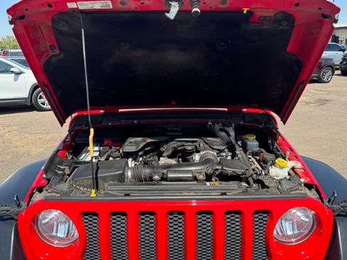Used 2018 Jeep Wrangler Unlimited Sport S AWD/4WD image 20