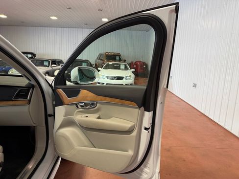 Used 2022 Volvo XC90 T8 Inscription Expression image 19