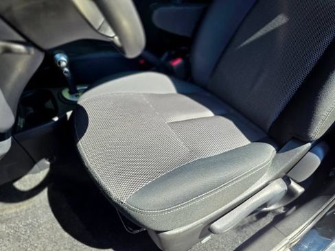 Used 2015 Nissan Versa SV FWD image 40
