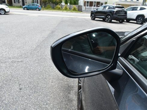 Used 2024 Honda Civic EX-L image 9