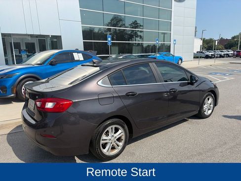 Used 2017 Chevrolet Cruze LT w/ Convenience Package FWD image 5