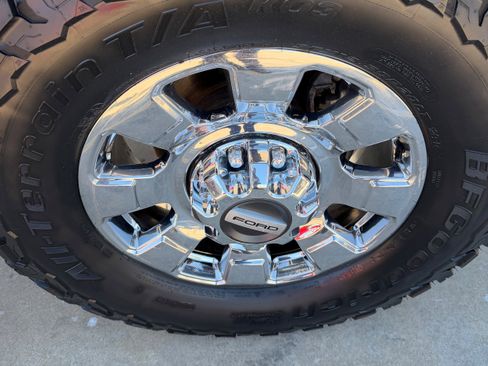 Used 2023 Ford F250 Lariat w/ Tow Technology Package image 9