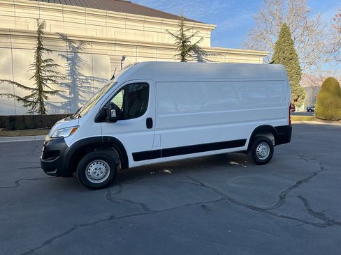 Used 2025 RAM ProMaster 2500 w/ Convenience Group image 2