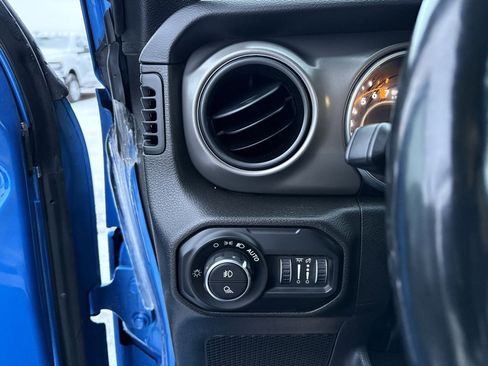 Certified 2022 Jeep Gladiator Sport image 18