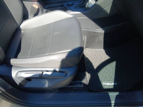 Used 2021 Volkswagen Tiguan SE AWD/4WD image 51