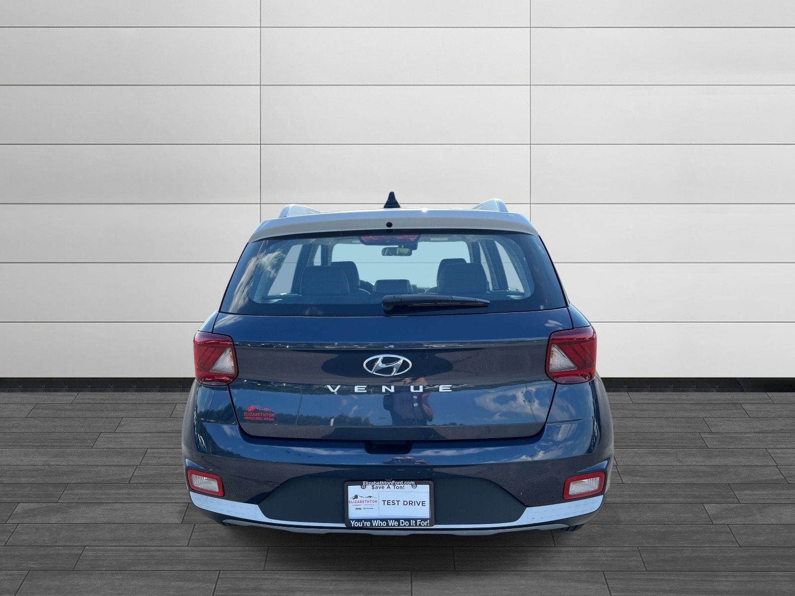 Used 2022 Hyundai Venue Limited FWD image 4