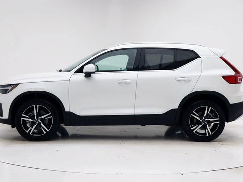 Used 2025 Volvo XC40 B5 Core image 6