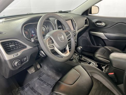 Used 2022 Jeep Cherokee Latitude w/ Sun & Sound Group AWD/4WD image 9