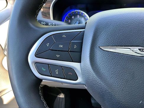 Certified 2023 Chrysler Pacifica Limited FWD image 30