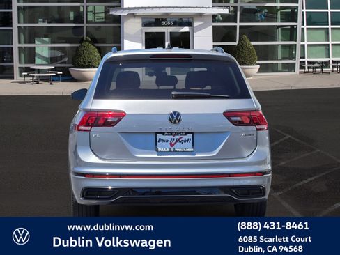 Used 2022 Volkswagen Tiguan SE R-Line AWD/4WD image 5