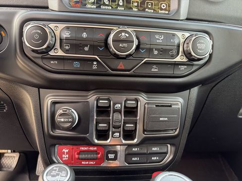 Used 2023 Jeep Wrangler Unlimited Rubicon 4xe w/ Steel Bumper Group image 27