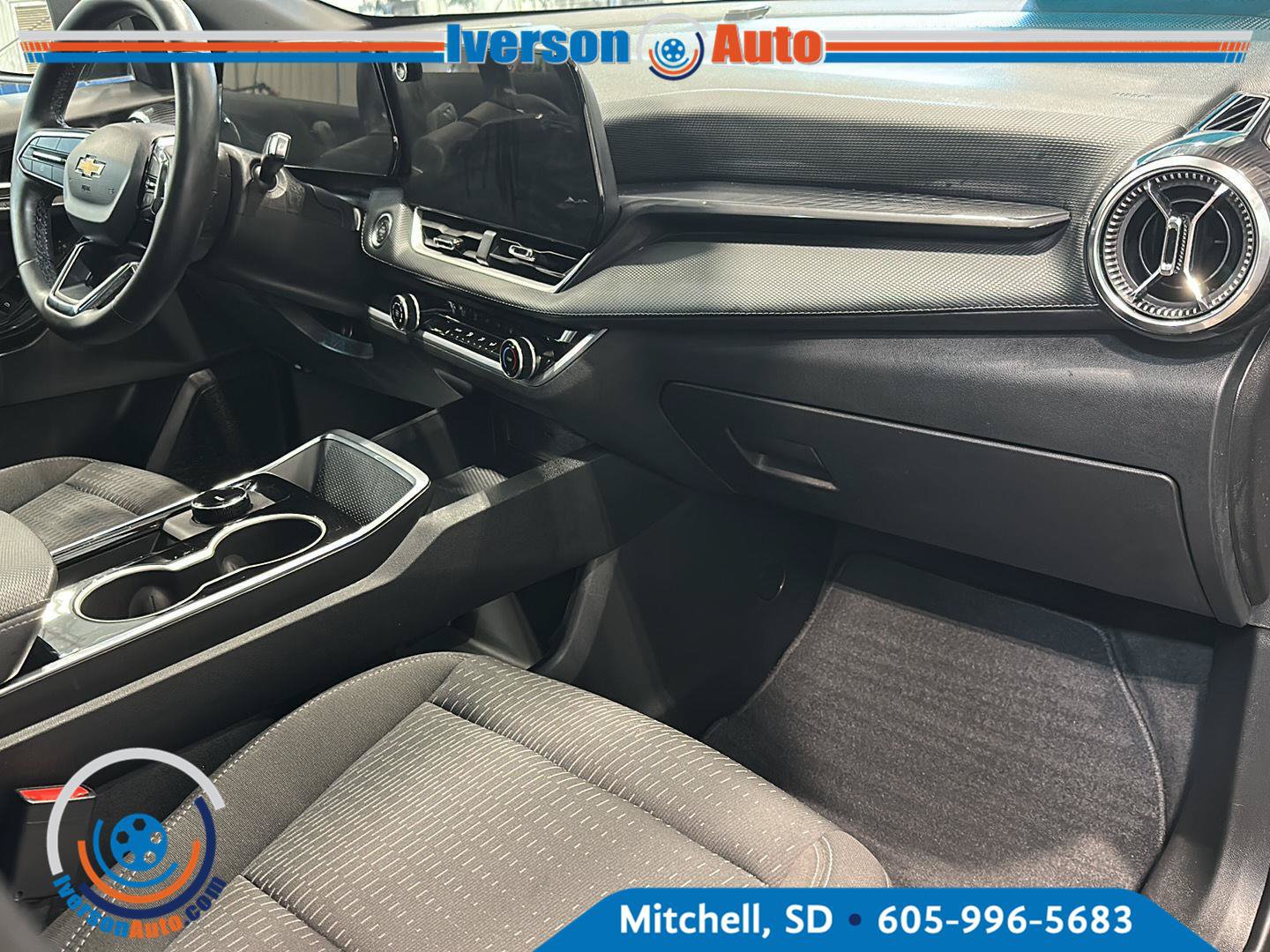 Used 2026 Chevrolet Equinox LT AWD/4WD image 32