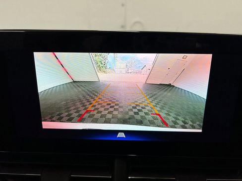 Used 2024 Chevrolet Trax LT w/ LT Convenience Package image 23