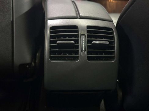 Used 2013 Mercedes-Benz E 350 4MATIC Coupe image 45