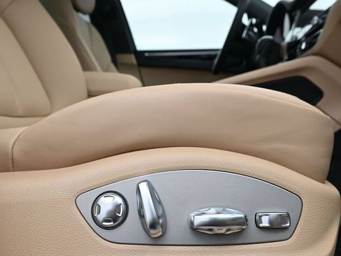 Used 2026 Porsche Macan AWD/4WD image 15