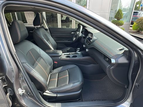 Used 2022 Nissan Altima 2.5 SR w/ Midnight Edition Package FWD image 25
