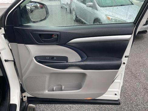 Used 2014 Toyota Highlander Plus image 40
