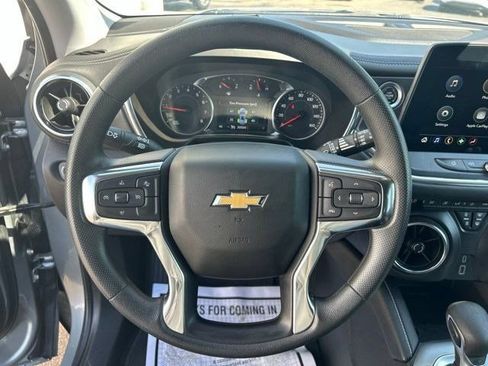 Used 2025 Chevrolet Blazer LT FWD image 16