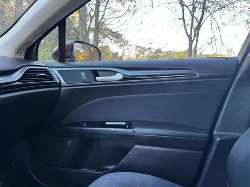 Used 2016 Ford Fusion SE w/ Equipment Group 201A image 8