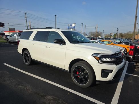 Used 2022 Ford Expedition Max Limited image 2