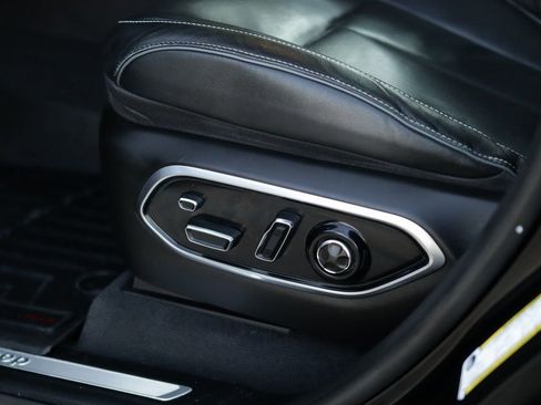 Used 2022 Jeep Grand Cherokee Overland w/ Luxury Tech Group IV image 26